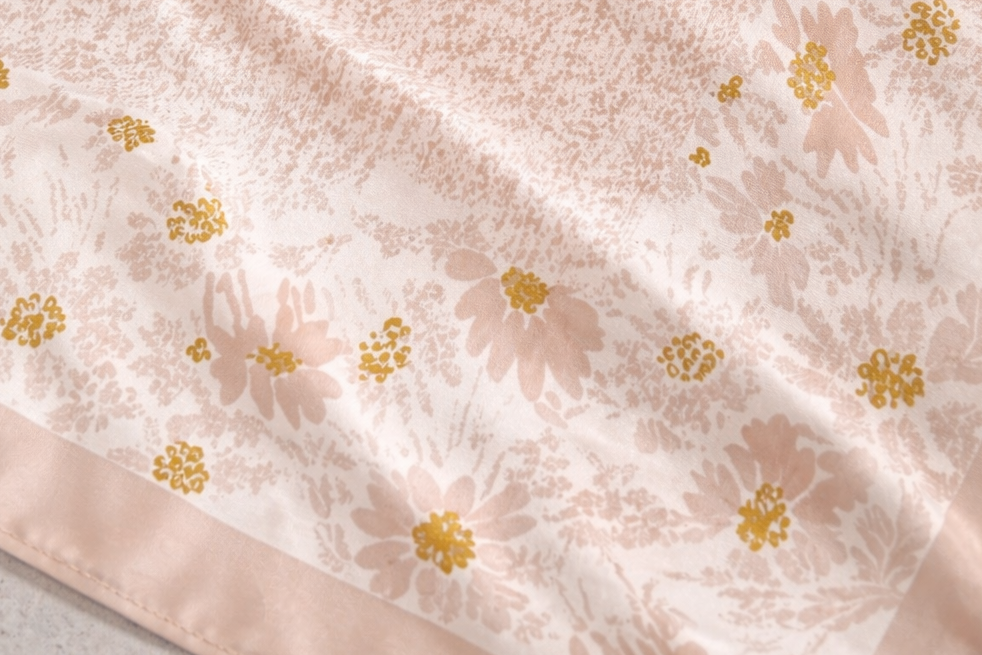 Pañuelo satinado estampado floral