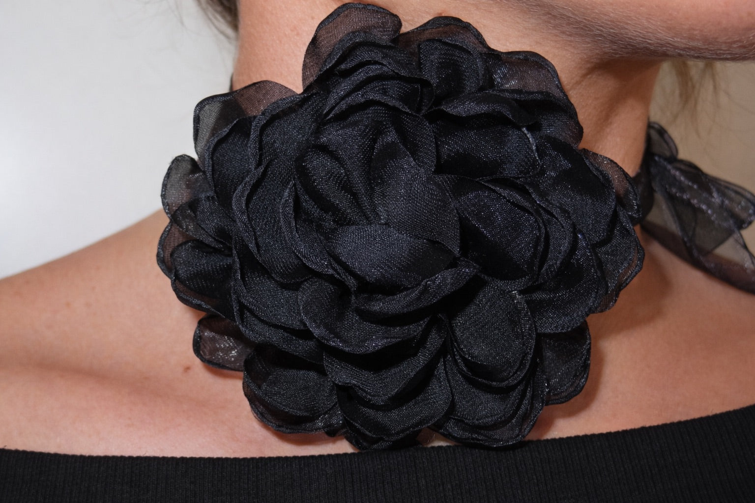 Choker Flor Negra