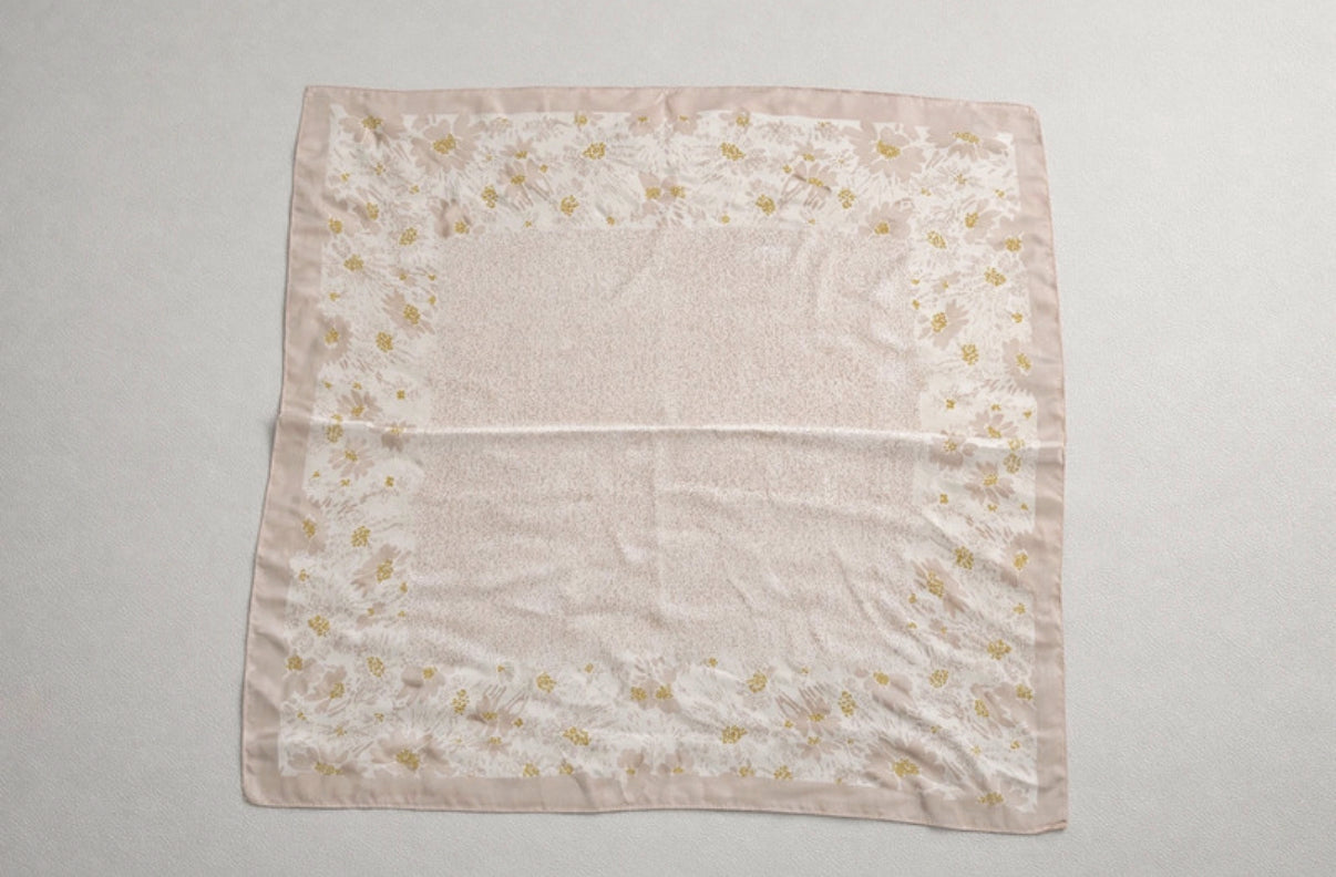 Pañuelo satinado estampado floral