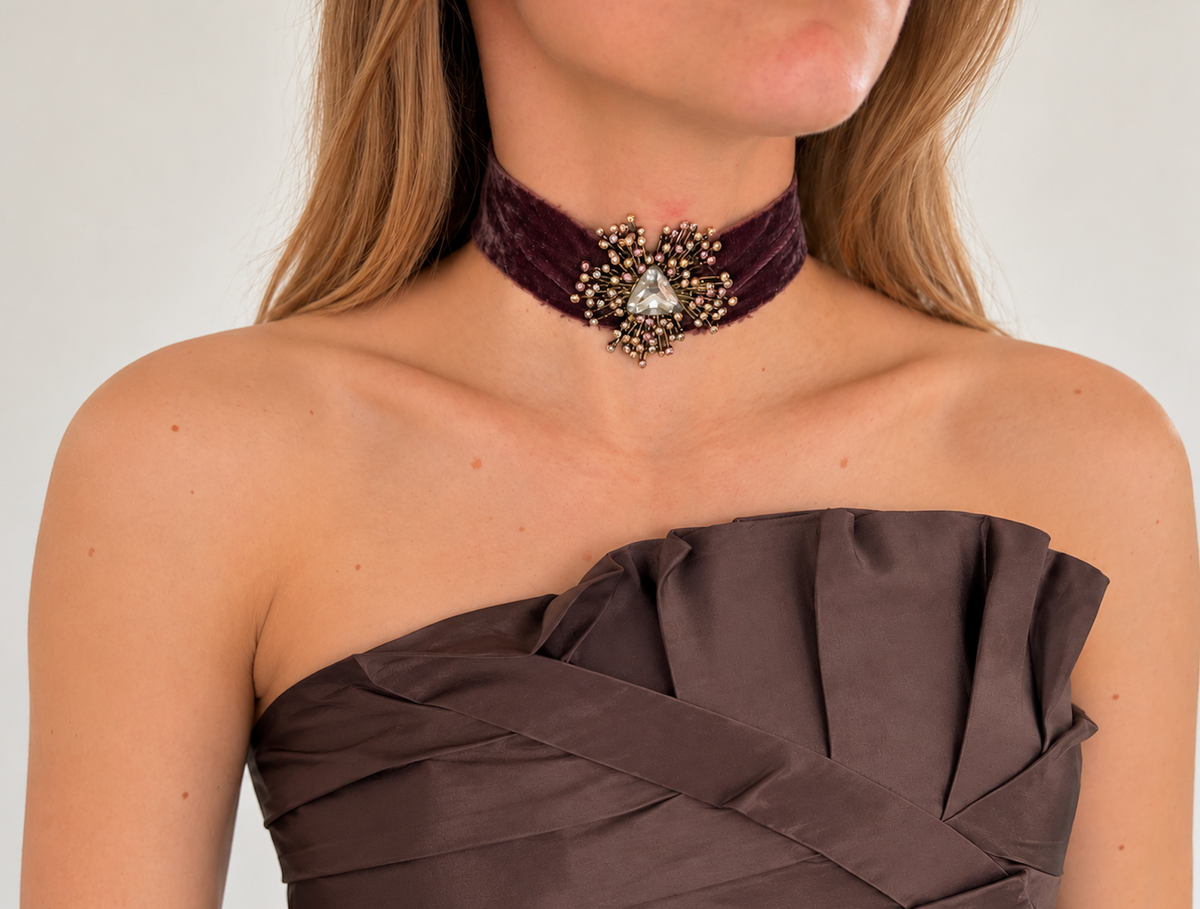 Choker de terciopelo berenjena con broche joya