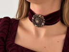 Choker de terciopelo burdeos con broche joya