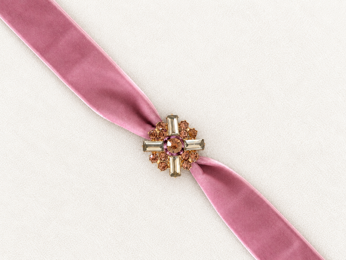 Choker de terciopelo con broche joya