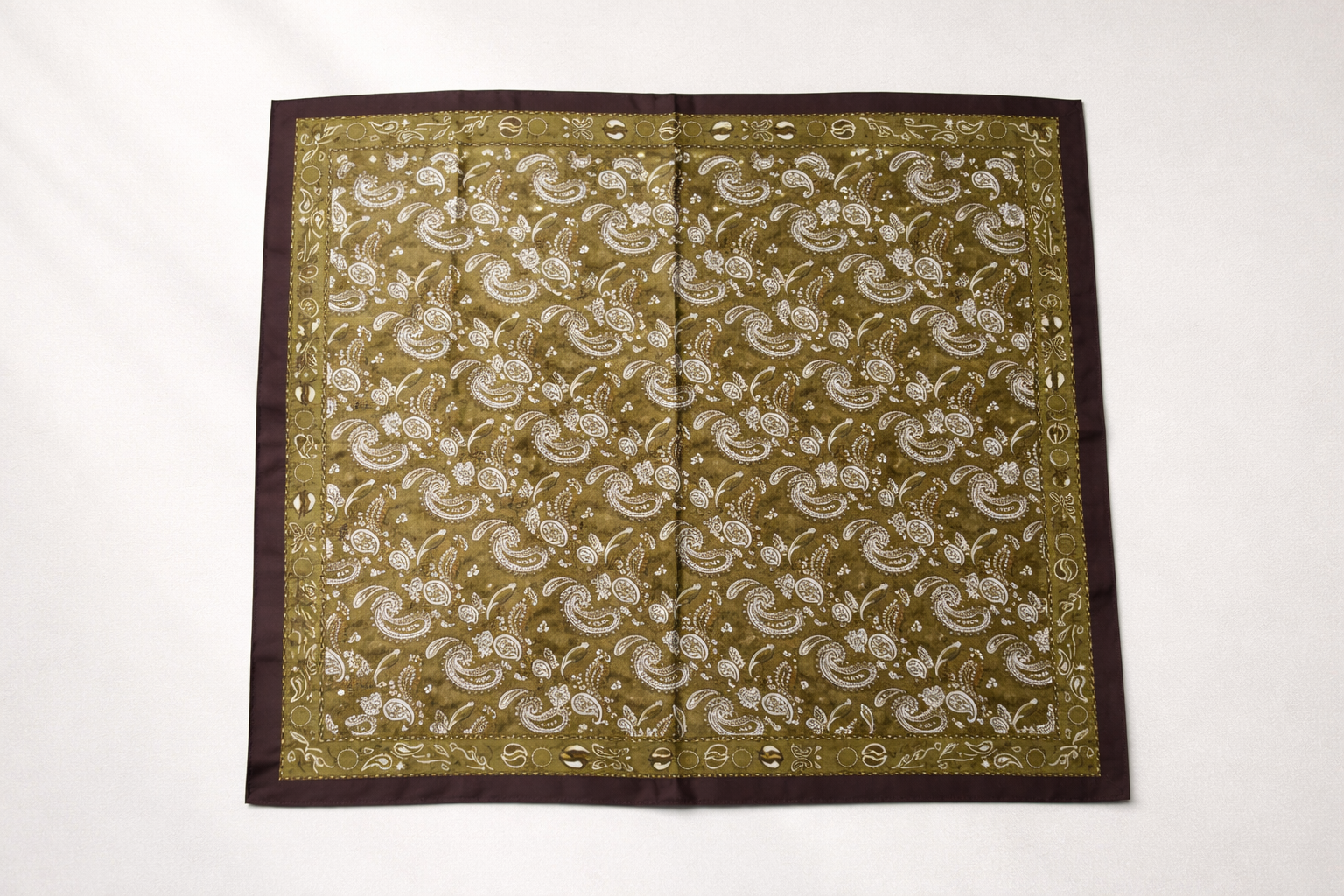 Pañuelo estampado paisley verde y marrón