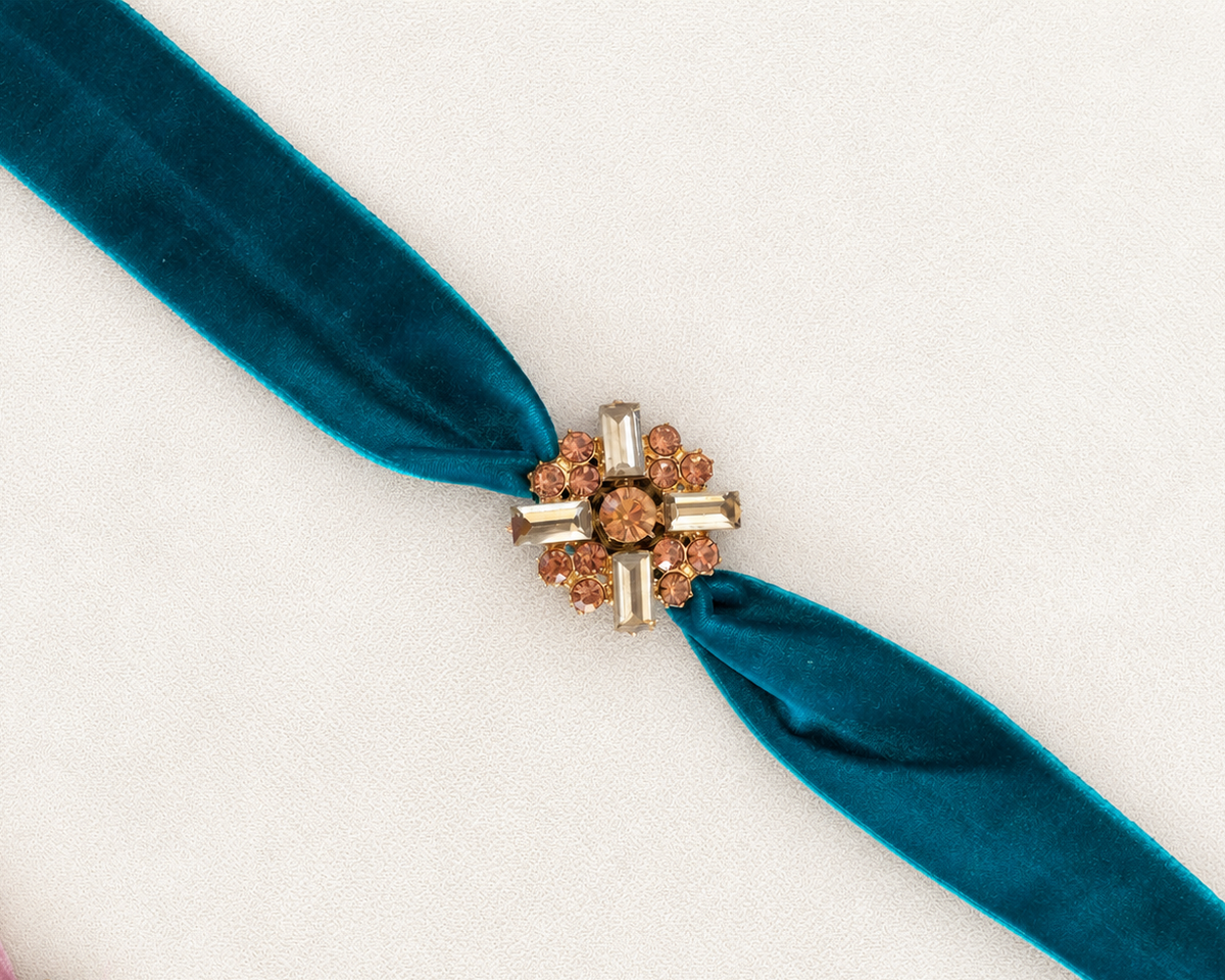 Choker de terciopelo con broche joya
