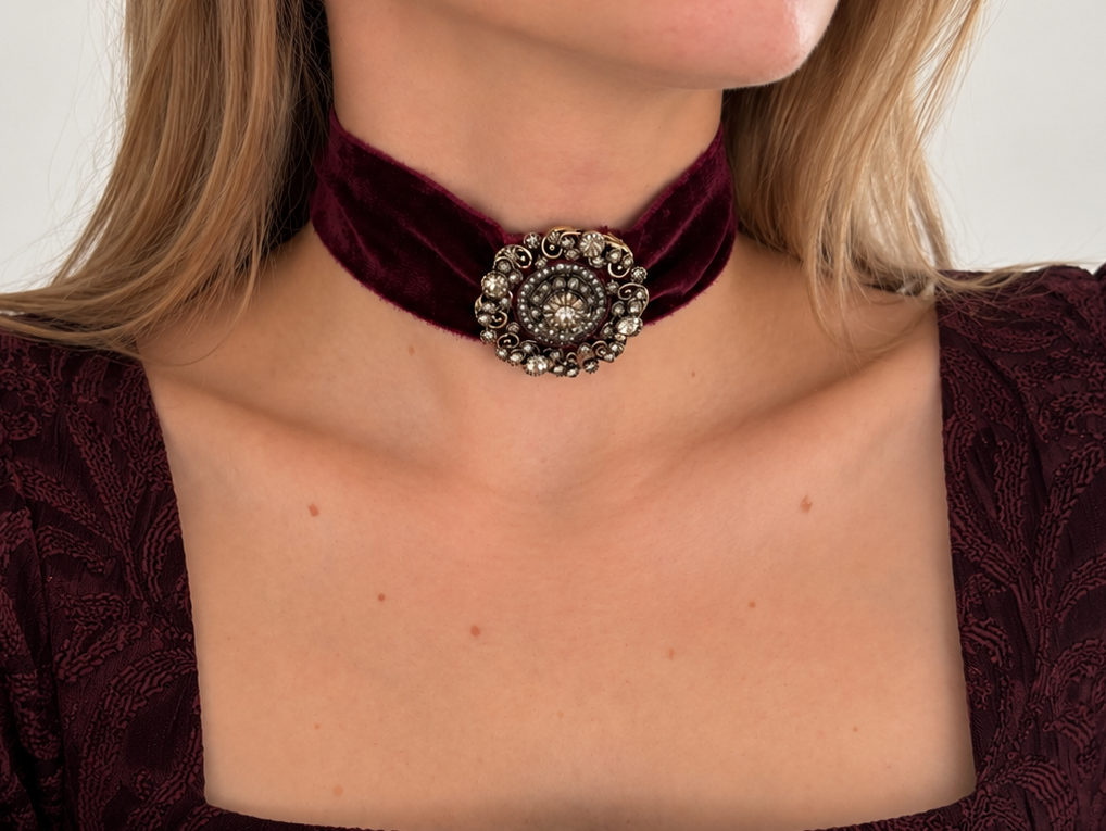 Choker de terciopelo burdeos con broche joya