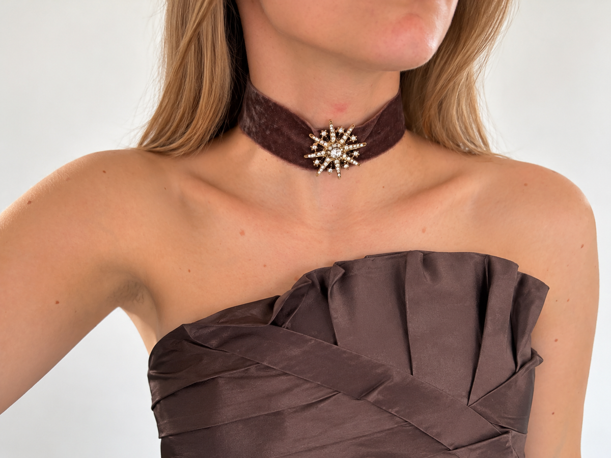Choker de terciopelo malva con broche joya